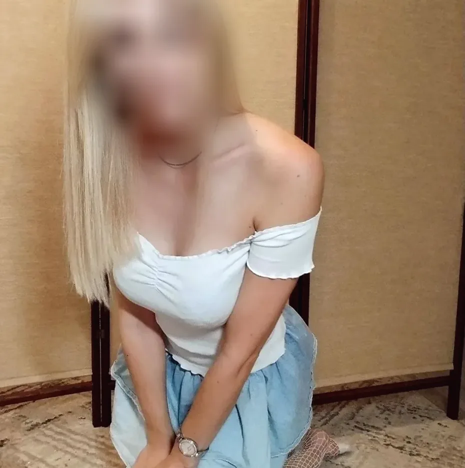 Chloe, 26