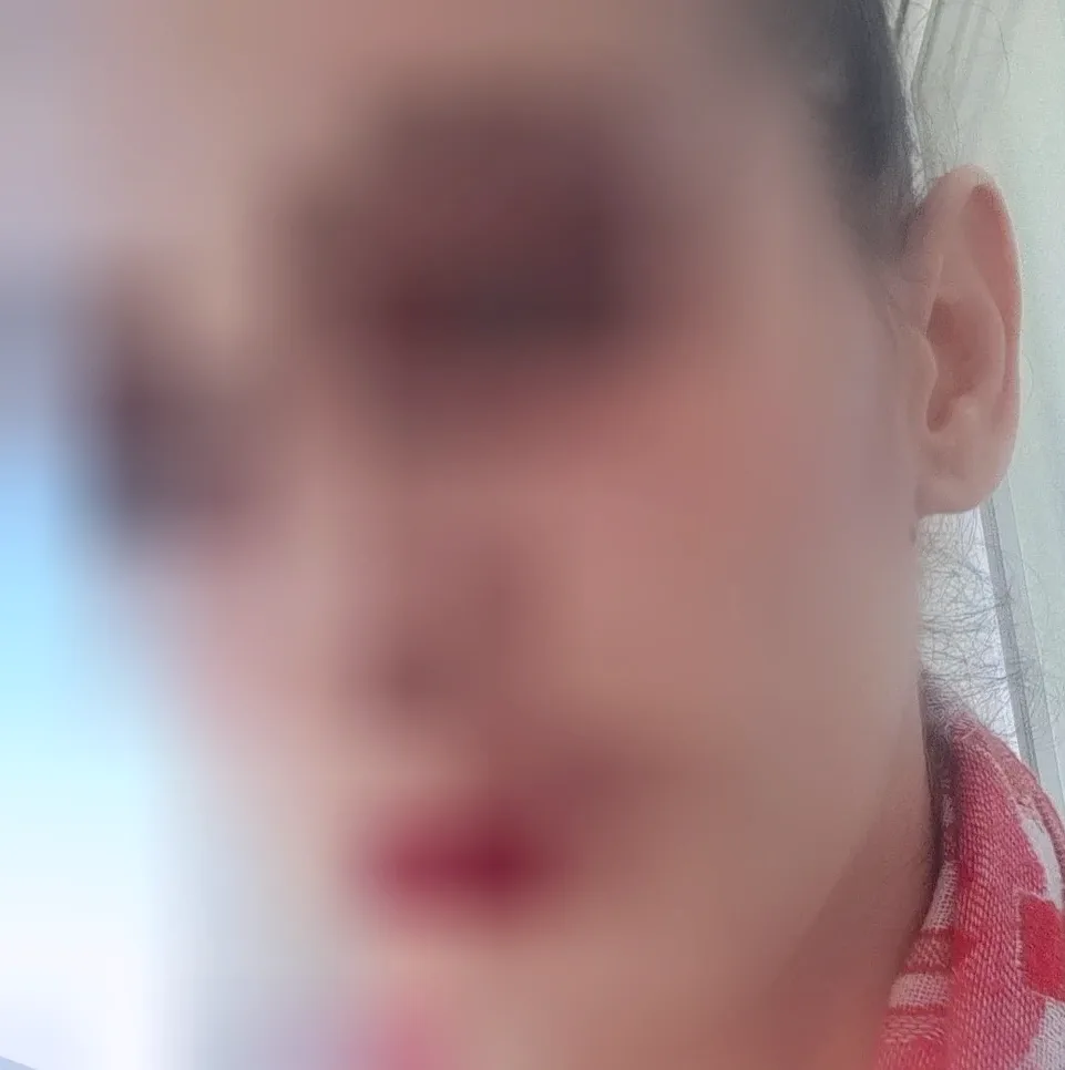 Dina, 37