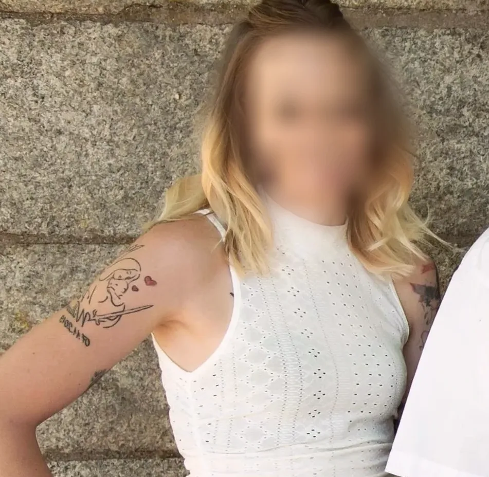 Ella, 32