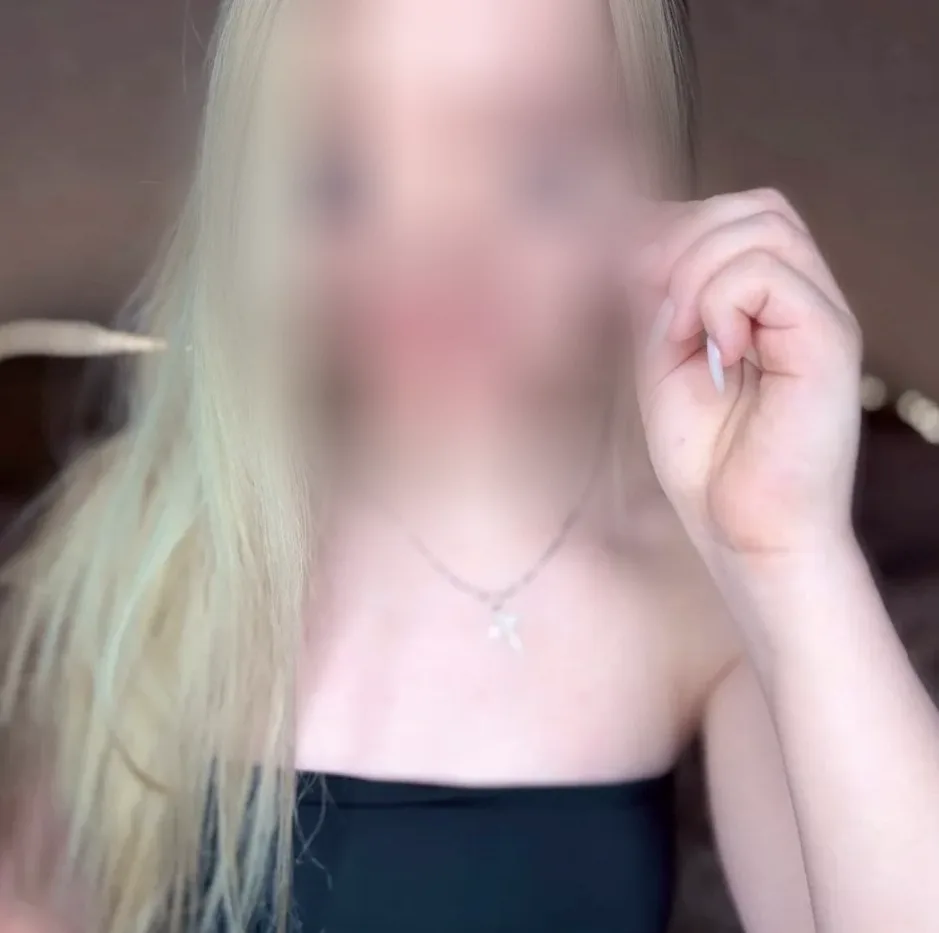 Hayley, 21