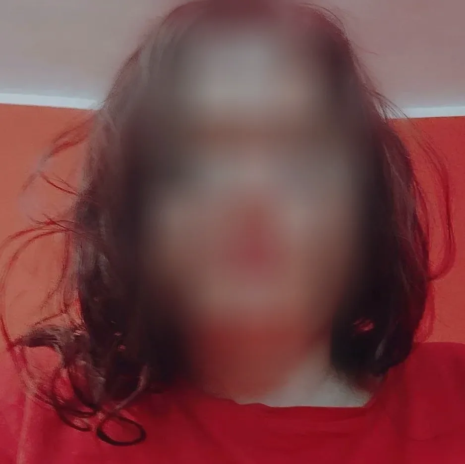 Julia, 37