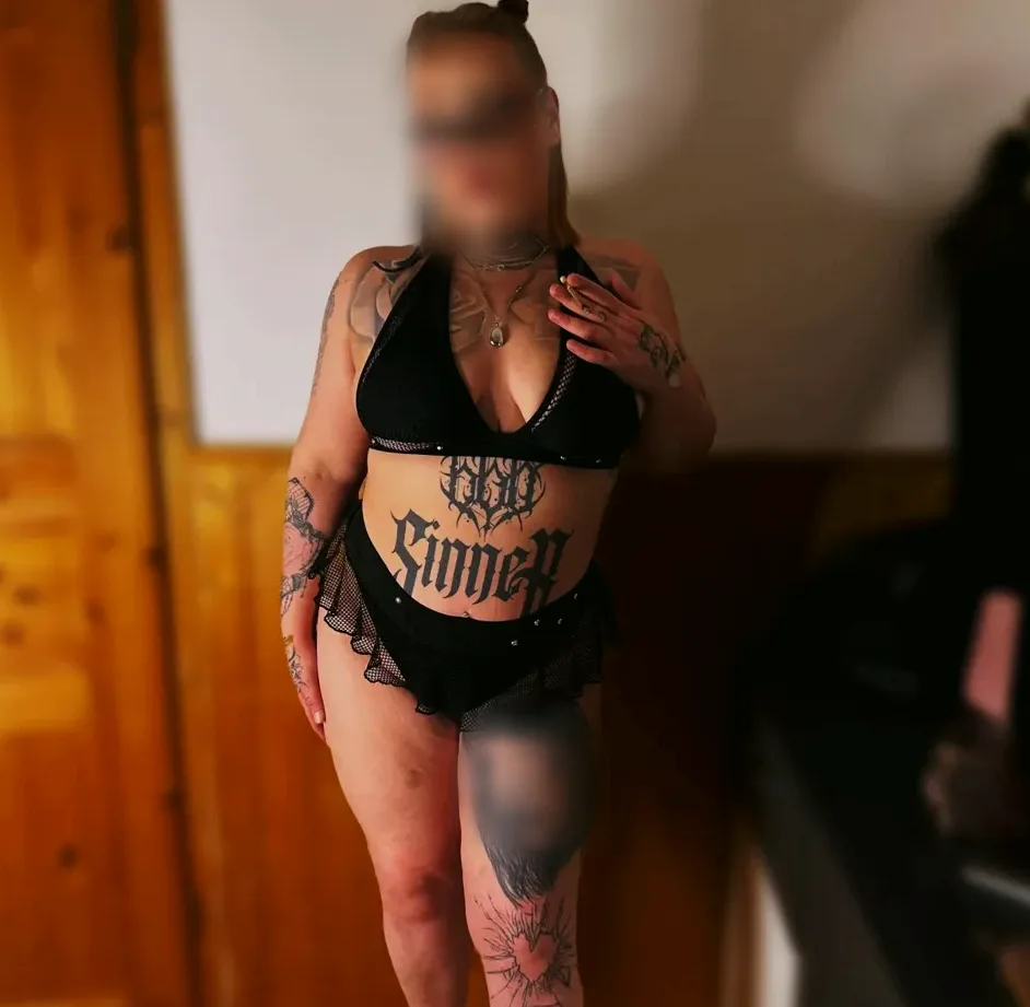 Lauren, 26