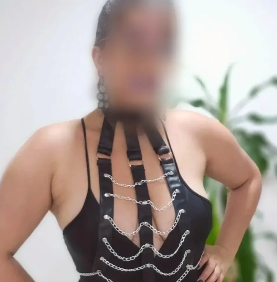 Roisin, 39