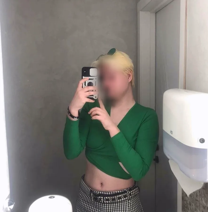 Samantha, 20