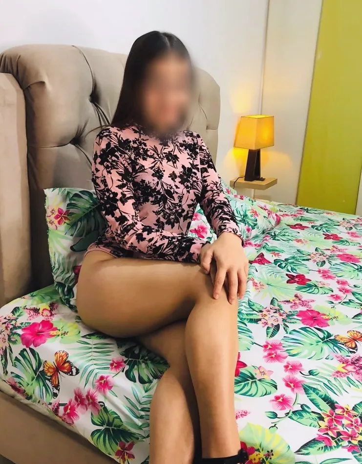 Sarah, 21