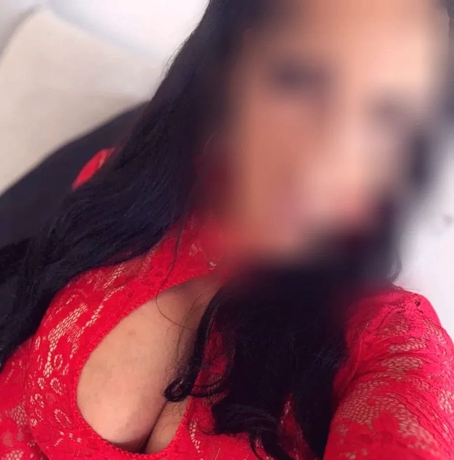 Yasmin, 37